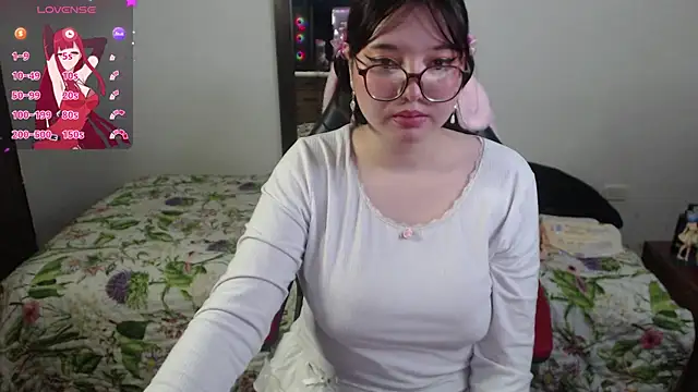 Snapshot of Hinata_kawaii chatting on 06-08-26, 09:31 Hinata kawaii online show from 06-08-26, 09:31