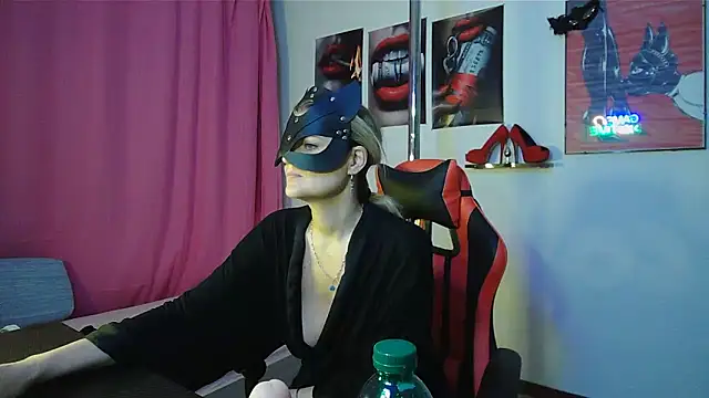 Snapshot of LolaSelvaggia chatting on 06-09-26, 10:21 LolaSelvaggia online show from 06-09-26, 10:21