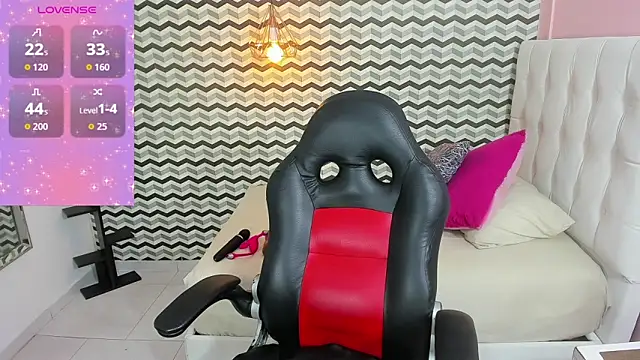 ZOEMARTINS1 online show from 06-06-26, 12:21