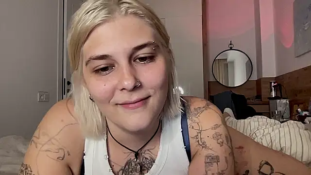 Snapshot of Ella_Bloom chatting on 07-16-26, 07:31 Ella Bloom online show from 07-16-26, 07:31