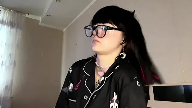 Snapshot of HolyCute chatting on 06-07-26, 02:21 HolyCute online show from 06-07-26, 02:21