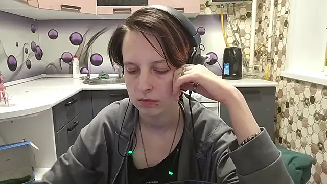 Snapshot of Saranade chatting on 06-25-26, 05:28 Saranade online show from 06-25-26, 05:28