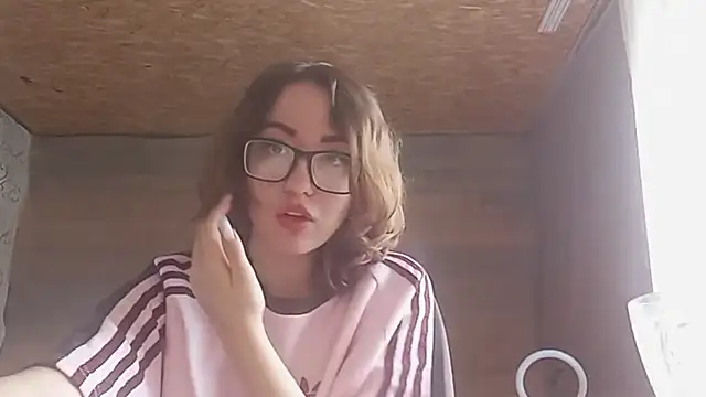 OliviaMoment online show from 06-20-26, 08:17