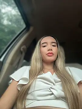 Snapshot of Julieta-Ospina chatting on 05-31-26, 07:15 Julieta-Ospina online show from 05-31-26, 07:15
