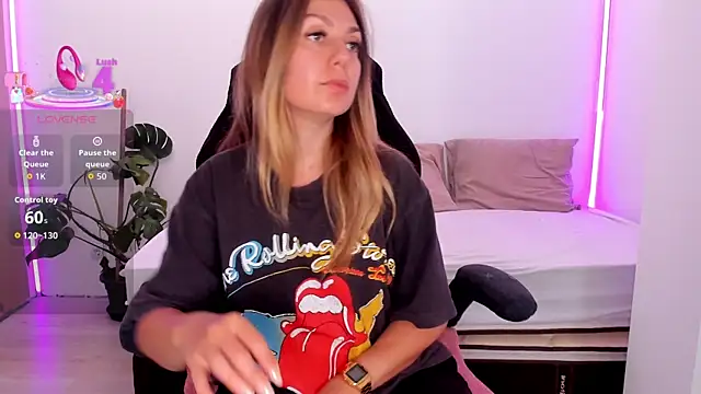 LindaWhite  online show from 09-21-25, 04:08