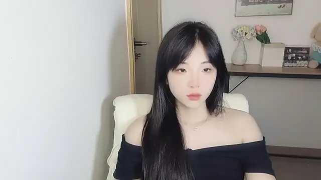 Snapshot of Louise-3 chatting on 07-14-26, 11:27 Louise-3 online show from 07-14-26, 11:27