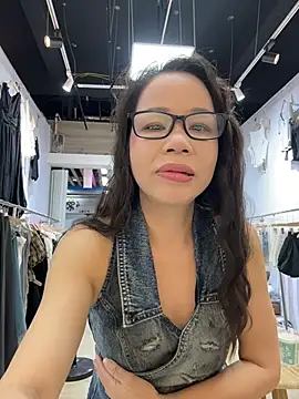 Snapshot of honghong_mother chatting on 07-21-26, 01:19 honghong mother online show from 07-21-26, 01:19