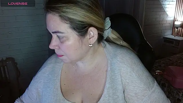 Snapshot of Bella_Savati_1 chatting on 05-31-26, 11:50 Bella Savati 1 online show from 05-31-26, 11:50