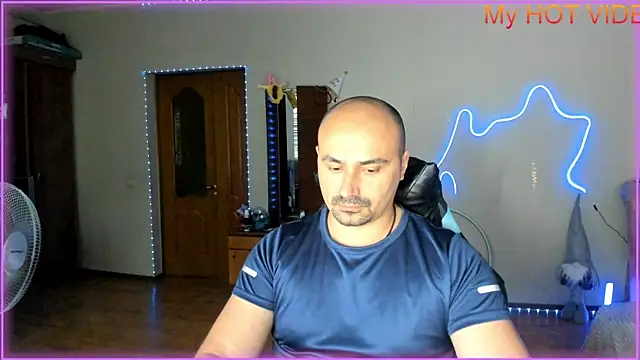 Snapshot of -SexyDaddy- chatting on 06-06-26, 04:44 -SexyDaddy- online show from 06-06-26, 04:44