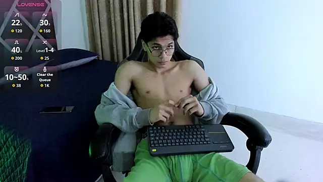 Snapshot of Ithan_Hott chatting on 06-19-26, 03:44 Ithan Hott online show from 06-19-26, 03:44