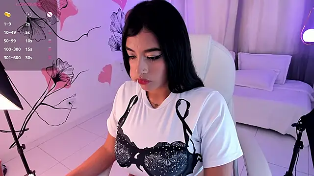 Snapshot of brunette_noova chatting on 06-06-26, 08:57 brunette noova online show from 06-06-26, 08:57