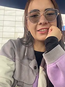 arilynn  online show from 06-18-26, 03:49