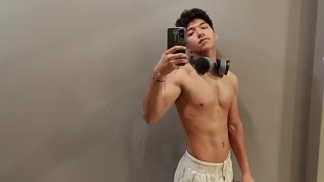 Maximiliano Young online show from 07-20-26, 12:51