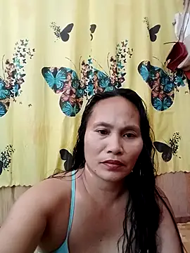 Snapshot of Queenslay chatting on 06-21-26, 01:52 Queenslay online show from 06-21-26, 01:52