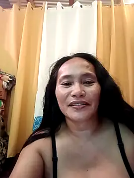 Snapshot of Queenslay chatting on 07-17-26, 05:03 Queenslay online show from 07-17-26, 05:03