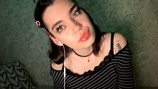 Snapshot of LaceyBatter chatting on 06-23-26, 09:24 LaceyBatter online show from 06-23-26, 09:24