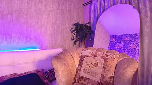 Snapshot of chloe_bronze chatting on 06-15-26, 08:22 chloe bronze online show from 06-15-26, 08:22