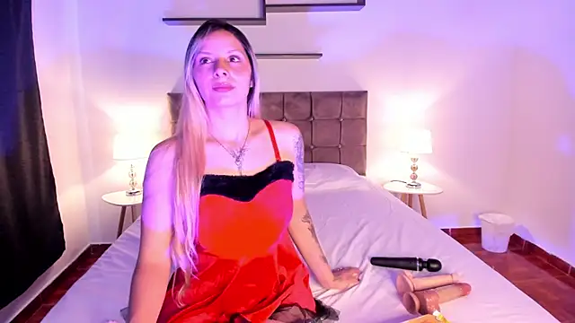 Snapshot of AliceColin chatting on 07-09-26, 01:48 AliceColin online show from 07-09-26, 01:48