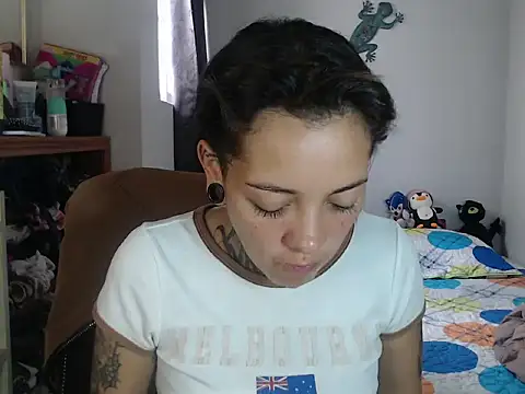 Snapshot of hanya23_ chatting on 07-15-26, 06:02 hanya23 online show from 07-15-26, 06:02