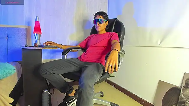 Snapshot of tommyhot7 chatting on 06-24-26, 08:52 tommyhot7 online show from 06-24-26, 08:52