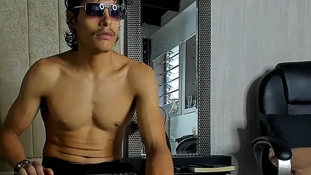 Snapshot of tommyhot7 chatting on 07-16-26, 11:00 tommyhot7 online show from 07-16-26, 11:00
