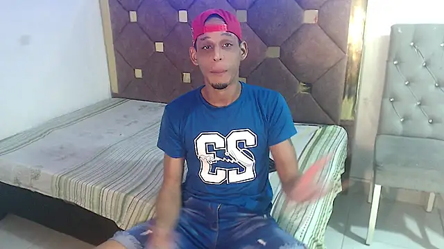 Snapshot of Brendt_Hotx chatting on 06-14-26, 01:36 Brendt Hotx online show from 06-14-26, 01:36