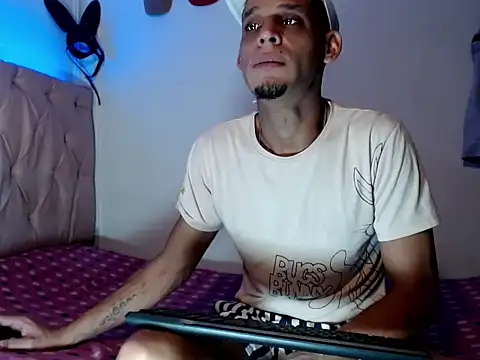 Snapshot of Brendt_Hotx chatting on 06-25-26, 06:29 Brendt Hotx online show from 06-25-26, 06:29