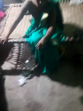 Snapshot of desiwife123coupl chatting on 06-26-26, 05:06 desiwife123coupl online show from 06-26-26, 05:06