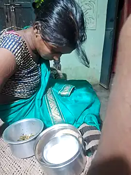 Snapshot of desiwife123coupl chatting on 06-28-26, 05:19 desiwife123coupl online show from 06-28-26, 05:19