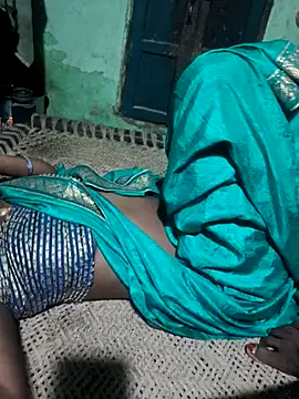 Snapshot of desiwife123coupl chatting on 07-10-26, 04:42 desiwife123coupl online show from 07-10-26, 04:42