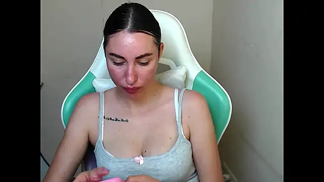 Cammil1a horn online show from 06-25-26, 05:34