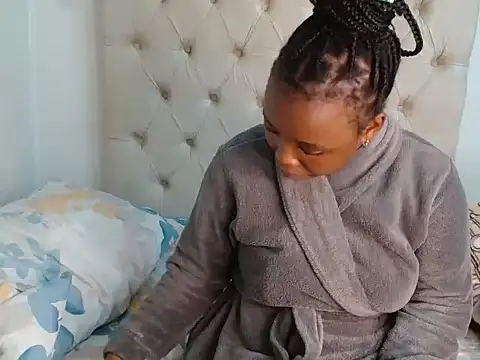 Snapshot of Lihle_00 chatting on 06-11-26, 06:33 Lihle 00 online show from 06-11-26, 06:33