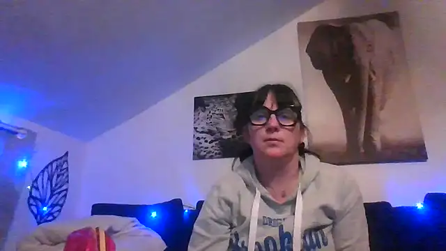 Snapshot of sexujuly88 chatting on 12-15-25, 10:03 sexujuly88 online show from 12-15-25, 10:03