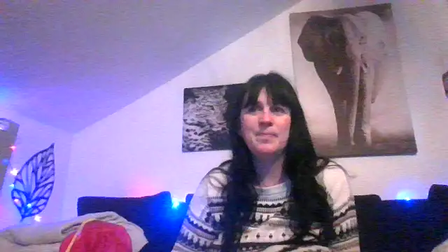 Snapshot of sexujuly88 chatting on 12-16-25, 10:15 sexujuly88 online show from 12-16-25, 10:15