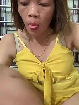 Snapshot of Emlyla chatting on 06-11-26, 02:59 Emlyla online show from 06-11-26, 02:59