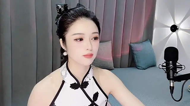 Snapshot of Momo-Wow chatting on 06-13-26, 07:28 Momo-Wow online show from 06-13-26, 07:28