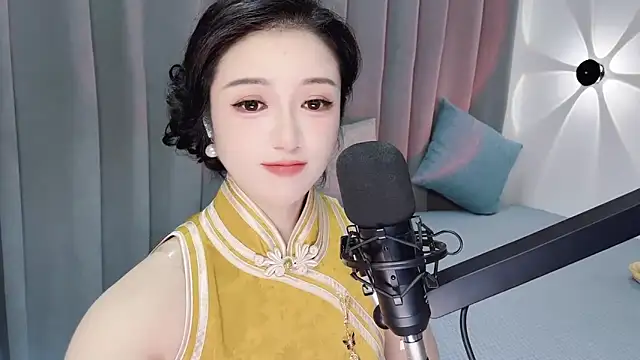 Snapshot of Momo-Wow chatting on 06-14-26, 04:47 Momo-Wow online show from 06-14-26, 04:47