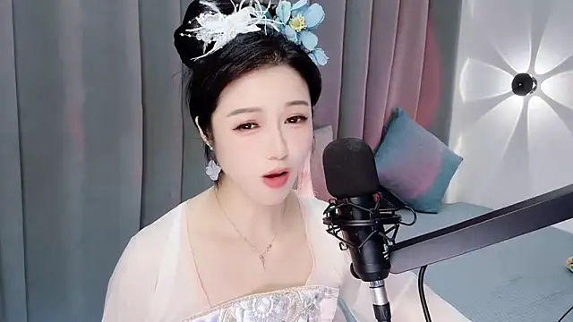 Snapshot of Momo-Wow chatting on 06-15-26, 06:37 Momo-Wow online show from 06-15-26, 06:37