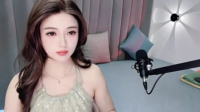 Snapshot of Momo-Wow chatting on 06-16-26, 06:05 Momo-Wow online show from 06-16-26, 06:05