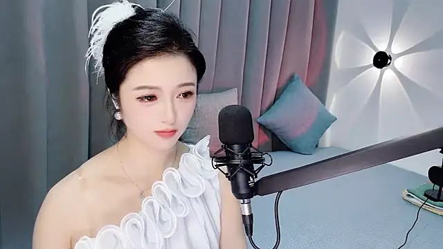 Snapshot of Momo-Wow chatting on 06-17-26, 06:16 Momo-Wow online show from 06-17-26, 06:16
