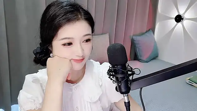 Snapshot of Momo-Wow chatting on 06-21-26, 06:49 Momo-Wow online show from 06-21-26, 06:49