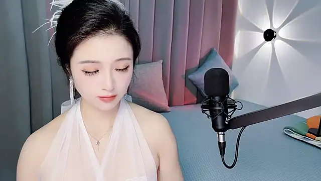 Snapshot of Momo-Wow chatting on 06-23-26, 05:49 Momo-Wow online show from 06-23-26, 05:49