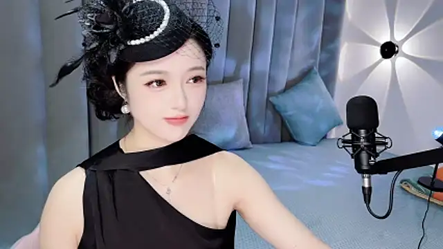Snapshot of Momo-Wow chatting on 06-25-26, 06:07 Momo-Wow online show from 06-25-26, 06:07
