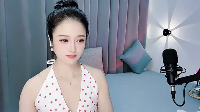 Snapshot of Momo-Wow chatting on 07-13-26, 06:27 Momo-Wow online show from 07-13-26, 06:27