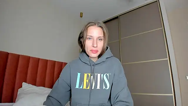 Snapshot of SofiClimbing chatting on 12-22-24, 02:17 SofiClimbing online show from 12-22-24, 02:17