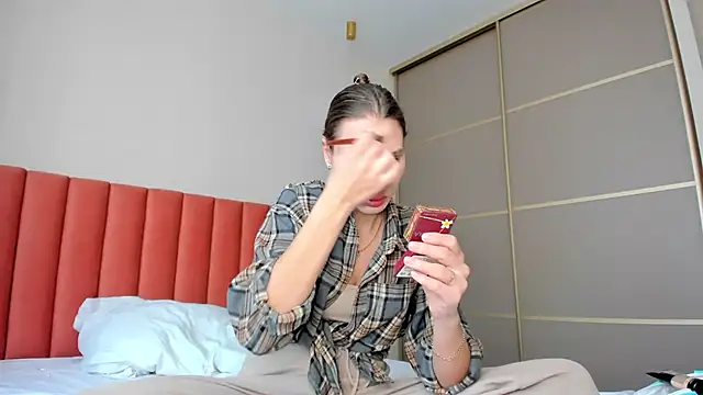 Snapshot of SofiClimbing chatting on 12-25-24, 05:37 SofiClimbing online show from 12-25-24, 05:37