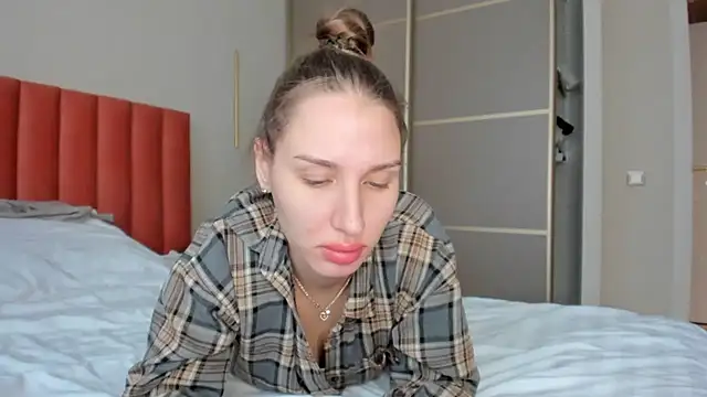 Snapshot of SofiClimbing chatting on 02-02-25, 02:38 SofiClimbing online show from 02-02-25, 02:38