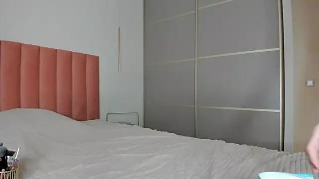 Snapshot of SofiClimbing chatting on 02-18-25, 12:48 SofiClimbing online show from 02-18-25, 12:48