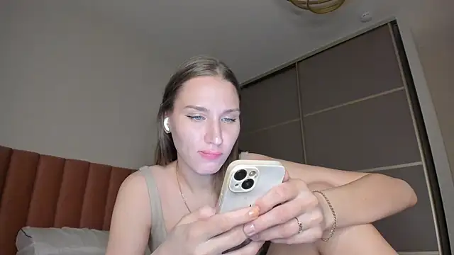 Snapshot of SofiClimbing chatting on 03-05-25, 01:06 SofiClimbing online show from 03-05-25, 01:06