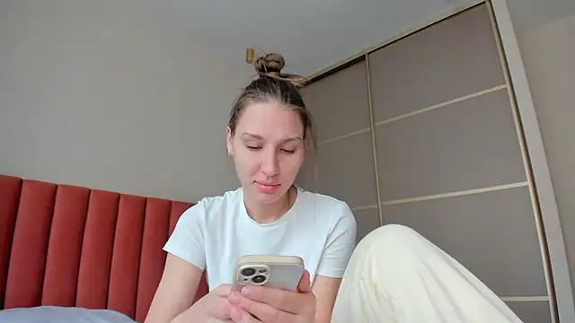 Snapshot of SofiClimbing chatting on 03-20-25, 02:51 SofiClimbing online show from 03-20-25, 02:51